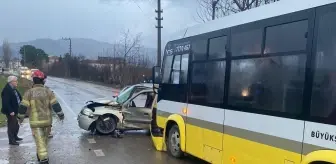 İnegöl'de halk otobüsüyle otomobil çarpıştı: 1 yaralı