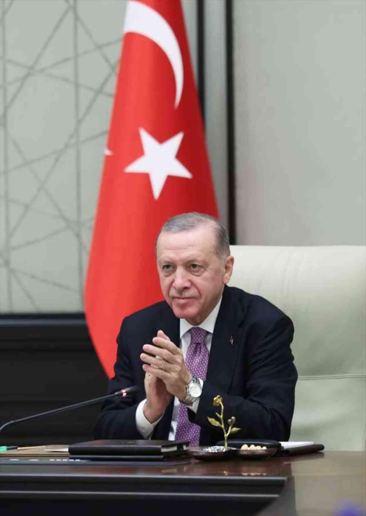 Cumhurbaşkanı Erdoğan, Türkiye'nin ilk uzay yolcusu Alper Gezeravcı ile görüştü Cumhurbaşkanı Erdoğan, Türkiye'nin ilk uzay yolcusu Alper Gezeravcı ile görüştü