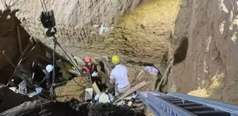 Fabrika inşaatında göçük! Tonlarca toprağın altında kalan 1 işçi can verdi, 1 işçi yaralandı