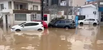 İzmir'de sağanak sonrası dereler taştı, ev ve iş yerleri su altında kaldı