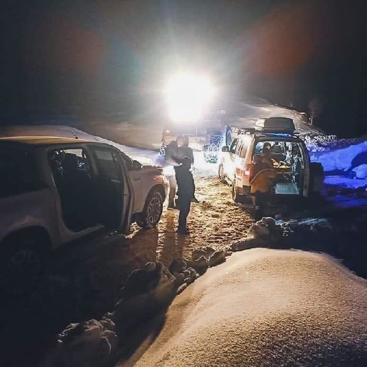 Kardan kapanan yolda hasta ambulansla hastaneye götürüldü