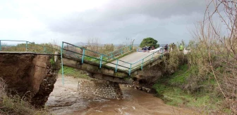 Manisa'da Sağanak Yağış Sonucu Köprü Yıkıldı ve İstinat Duvarları Heyelanla Yıkıldı
