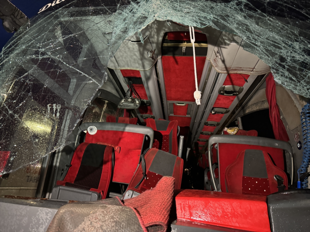 Mersin'de bariyerlere çarpan yolcu otobüsü takla attı! 9 kişi öldü, 14'ü ağır 30 kişi yaralandı