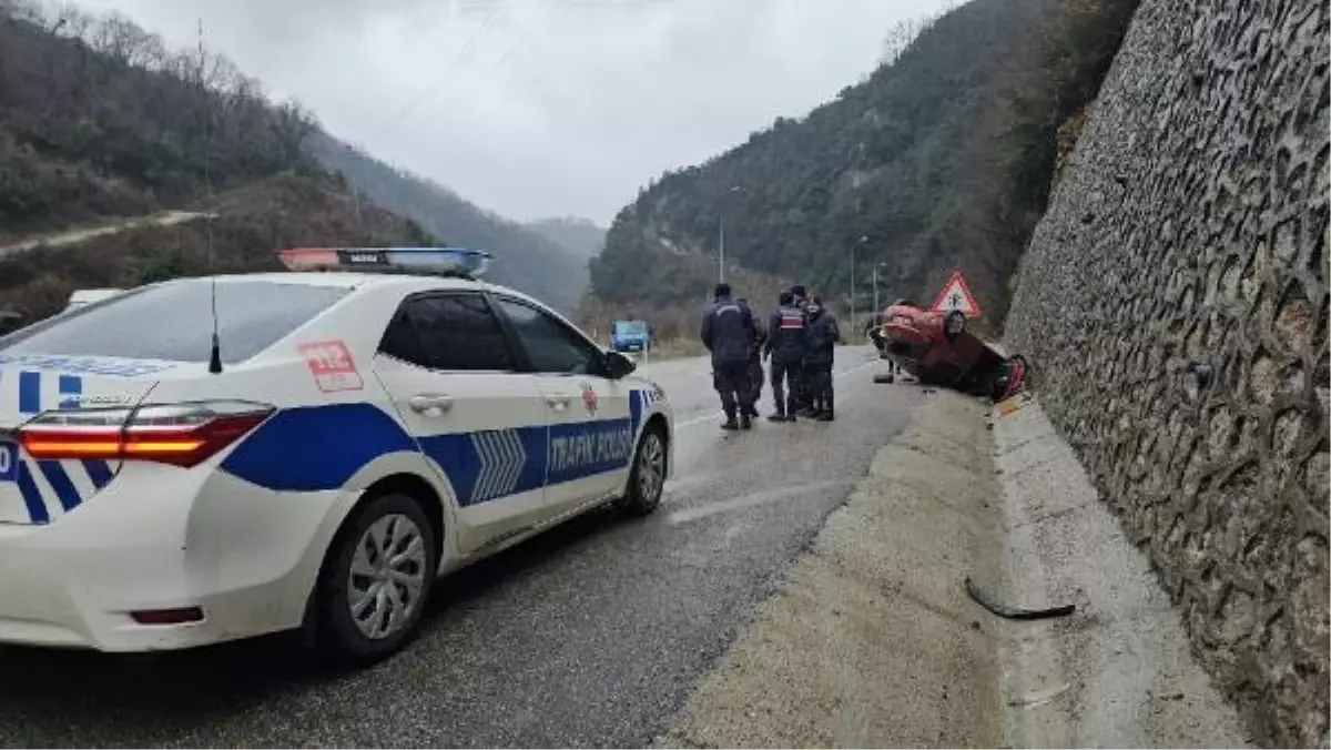 Zonguldak'ta Yağış Nedeniyle Meydana Gelen Trafik Kazasında 3 Kişi Yaralandı