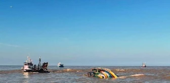 Sakarya'da Tekne Aşırı Dalgada Yan Yattı