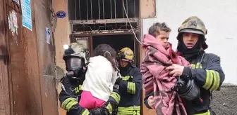Gaziantep'te yangında mahsur kalan 12 kişi kurtarıldı