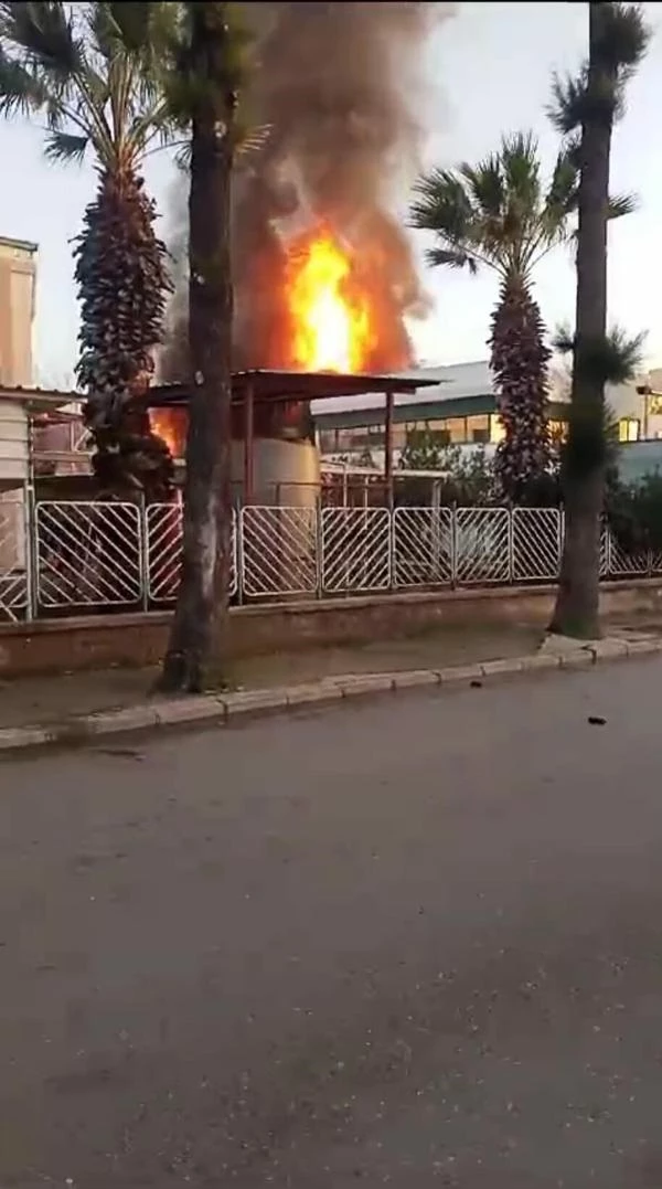 İzmir'de Parfüm Fabrikasında Yangın: 1 Ölü, 3 Yaralı