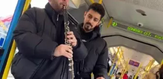 Metroda ağlayan bebeği sokak müzisyenleri uyuttu
