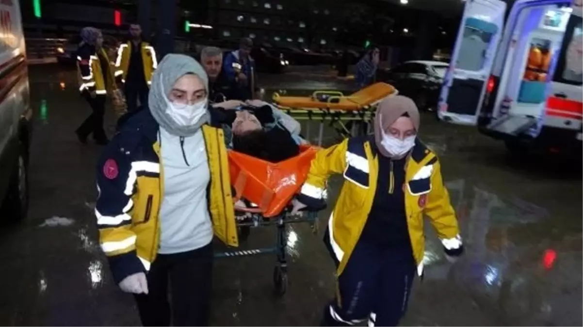Yanında sevgilisi varken cep telefonuna 'karım' mesajı gelen kadın seyir halindeki araçtan atladı
