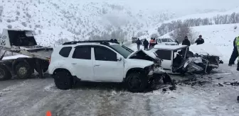 Sivas'ın Zara ilçesinde otomobil çarpışması: 1 ölü, 6 yaralı