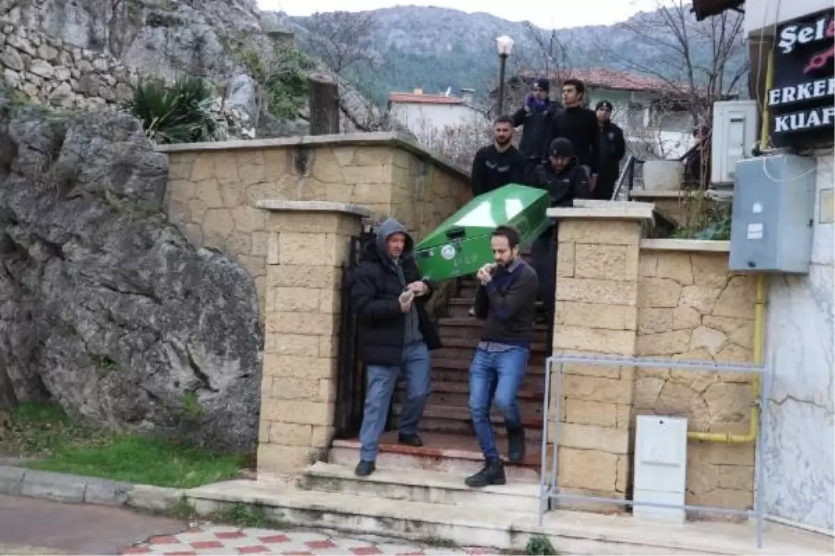 Zihinsel Engelli Kadın Yalnız Yaşadığı Evde Ölü Bulundu