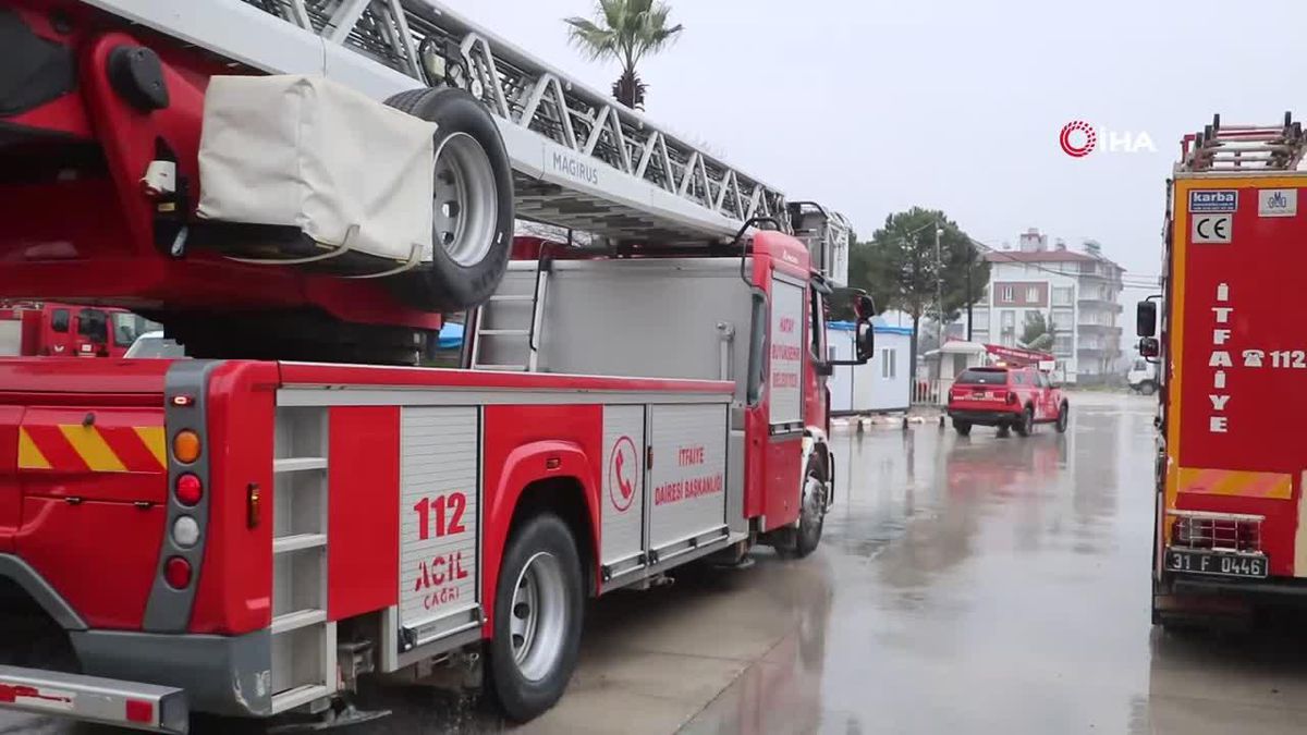Binlerce insanın konteynerlerde yaşam sürdüğü deprem bölgesine elektrik tesisatı uyarısı