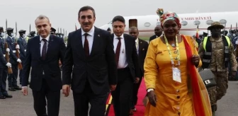 Cevdet Yılmaz, Uganda Başbakanı ve Türk Toplumu Temsilcileri ile Görüştü