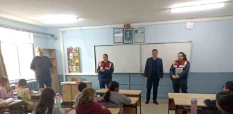Edirne'de Jandarma Ekipleri Çocukları Kötü Alışkanlıklara Karşı Uyardı
