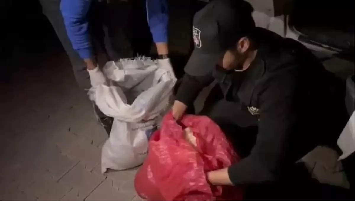 Adana'da Kamyonette Uyuşturucu Operasyonu: 7 Kilo 400 Gram Esrar Ele Geçirildi