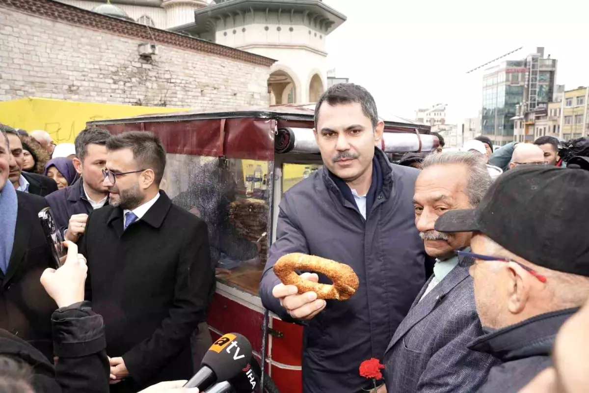 Murat Kurum, Aya Triada Kilisesi'ni ve Beyoğlu esnafını ziyaret etti