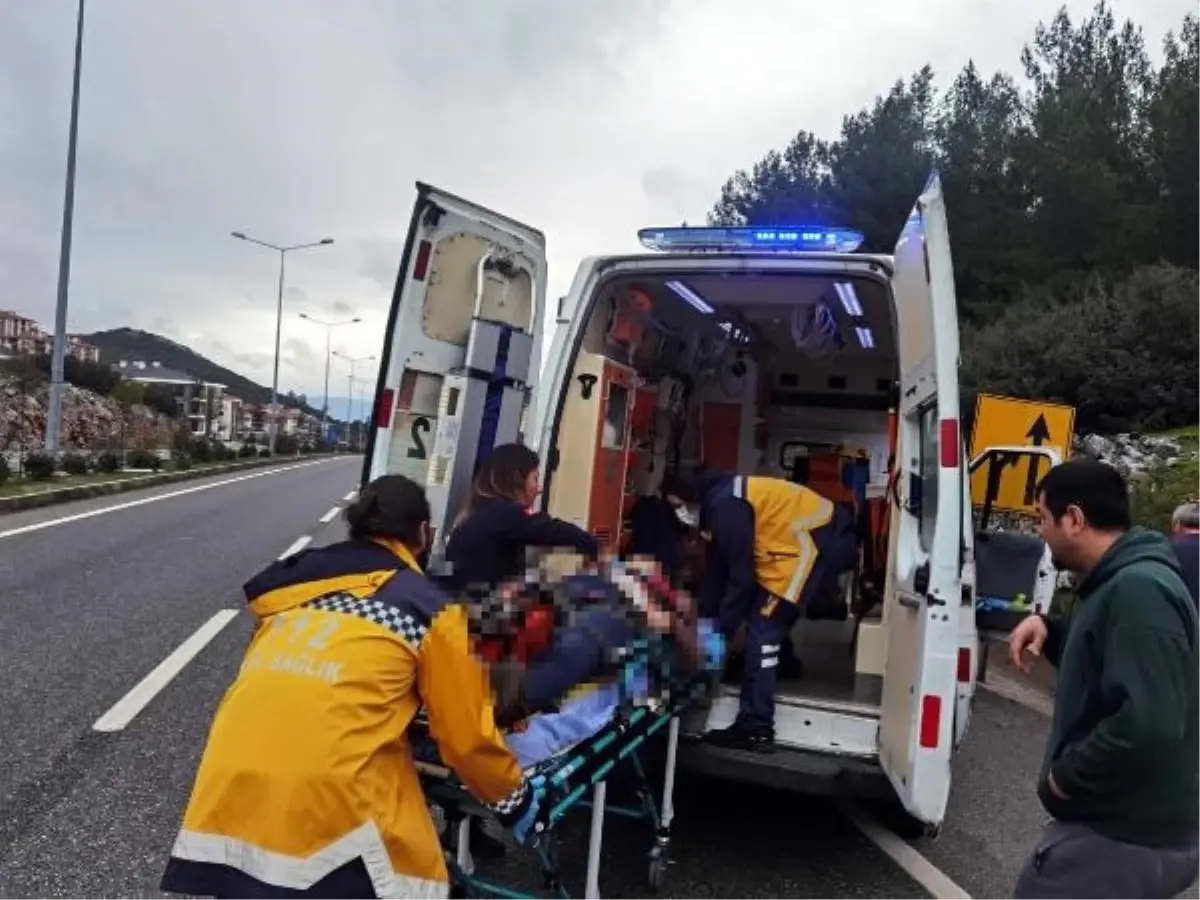 Muğla'da Kamyonetin Otomobile Çarpması Sonucu Bir Kişi Hayatını Kaybetti