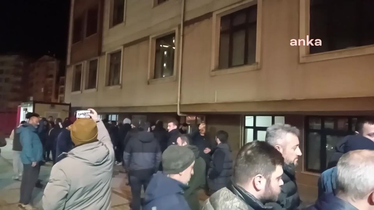 Rize'de işten çıkarılan işçilere destek eylemi