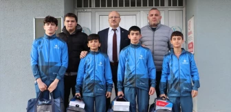 Samsun'da Okul Sporları İl Güreş Birinciliği Dereceye Giren Sporculara Malzeme Desteği