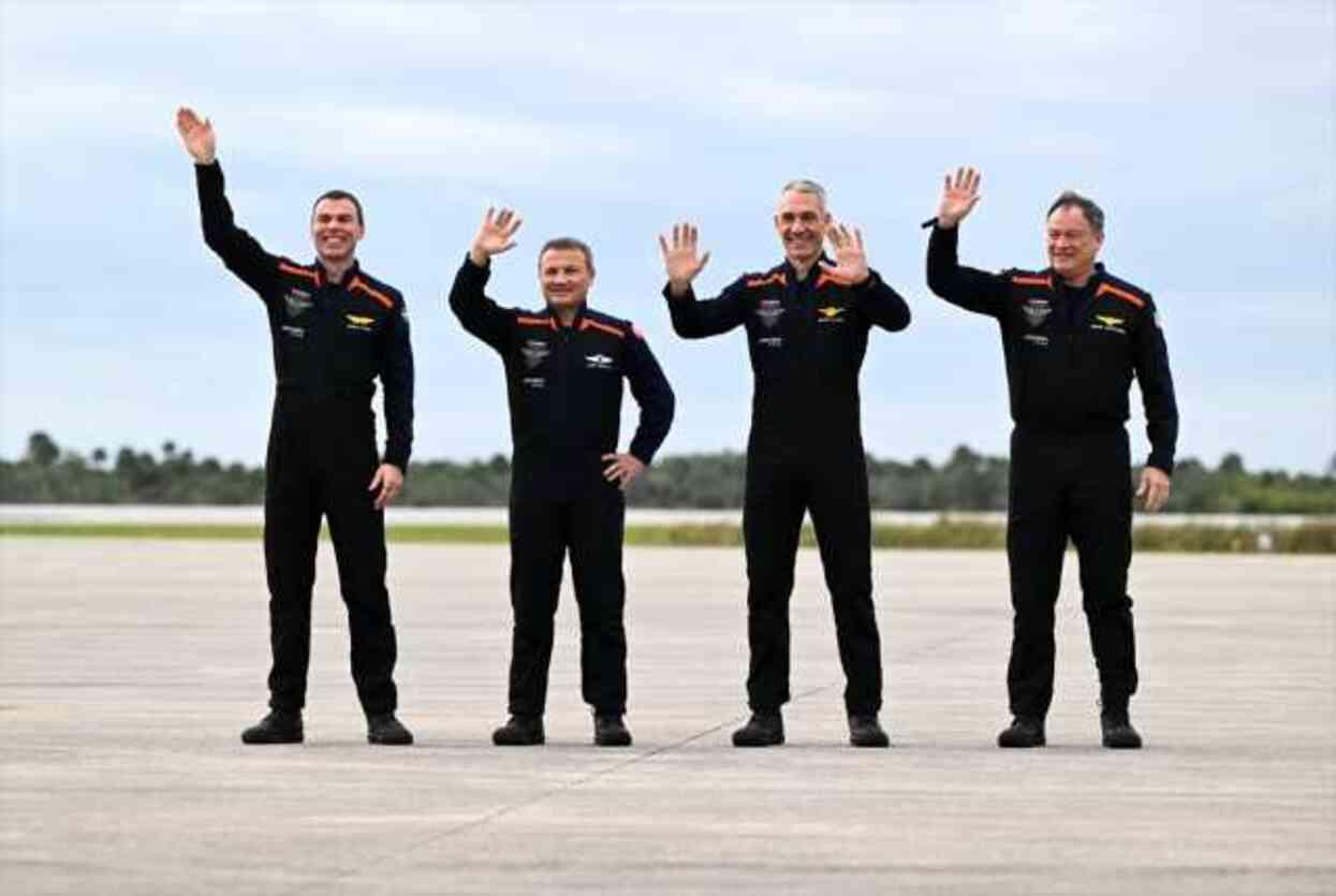 Türkiye'nin ilk astronotu Alper Gezeravcı ailesiyle böyle vedalaştı Türkiye'nin ilk astronotu Alper Gezeravcı ailesiyle böyle vedalaştı