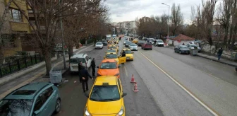 Ankara'da Taksiciler Zam Kararı Sonrası Uzun Sıralar Oluşturdu