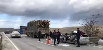 Çankırı'da kamyona arkadan çarpan otomobilin sürücüsü yaşamını yitirdi