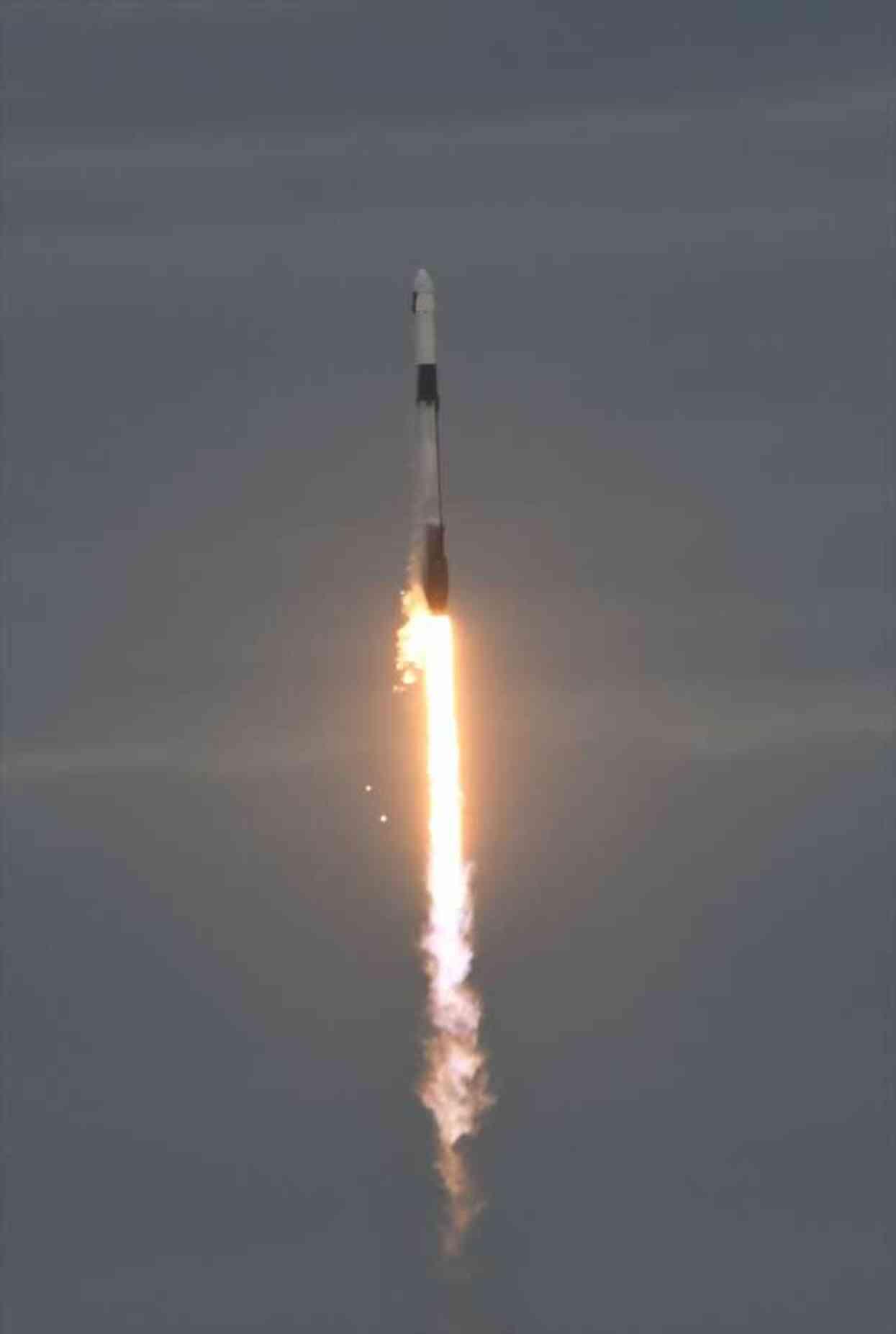 İlk Türk Astronot Alper Gezeravcı'nın uzaya fırlatıldığı anlar İlk Türk Astronot Alper Gezeravcı'nın uzaya fırlatıldığı anlar