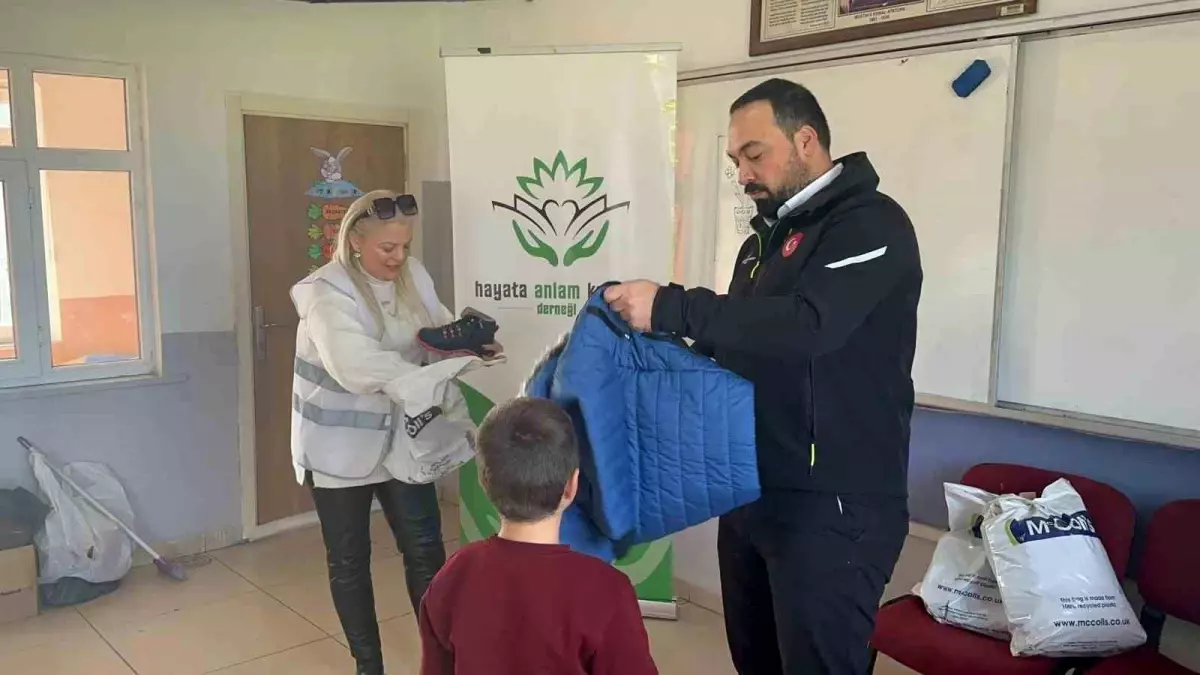 Hayata Anlam Katanlar Derneği, Samsun'da Öğrencilere Giysi Yardımı Yaptı