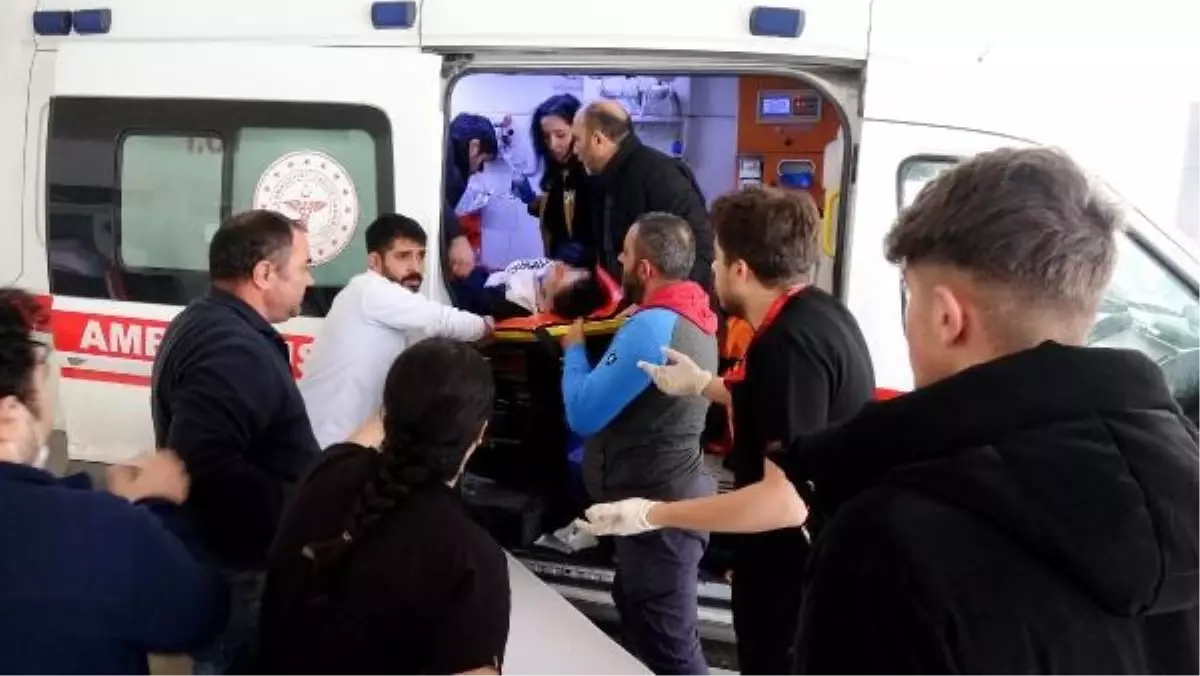 Erzurum'da karne sevinci kavgaya dönüştü: Lise öğrencisi bıçaklandı