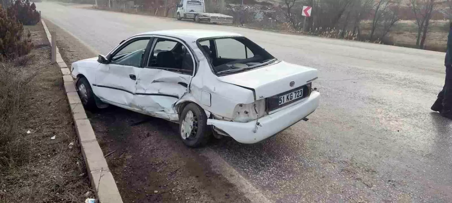 Malatya'da kamyon ile otomobilin karıştığı kazada 1 kişi yaralandı