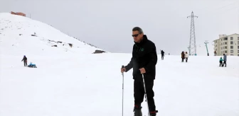 Bitlis Valisi Erol Karaömeroğlu El-Aman Kayak Merkezi'nde İncelemede Bulundu