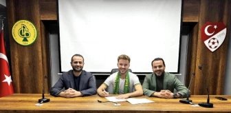 Fenerbahçe'nin genç yeteneği Barış Sungur Darıca Gençlerbirliği'yle sözleşme imzaladı