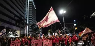 İsrail'in başkenti Tel Aviv'de on binlerce kişi yürüyüş düzenledi: Hemen şimdi erken seçim