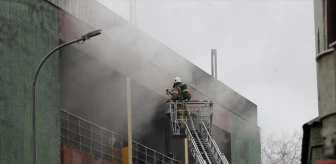 Üsküdar'da Katlı Otoparkta Çıkan Yangın Söndürüldü