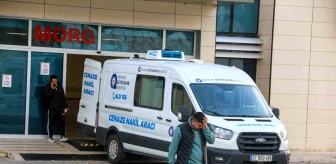 Antalya'da 3 Çocuğun Annesi Eşini 17 Yerinden Bıçaklayarak Öldüren Koca Tutuklandı