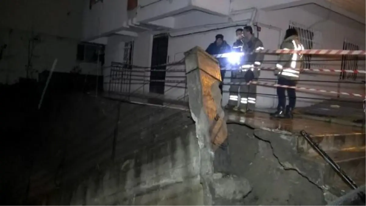 Avcılar'da İstinat Duvarı Çöktü