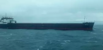 Çanakkale Boğazı'nda Makine Arızası Yapan Gemi Karanlık Liman'a Götürüldü