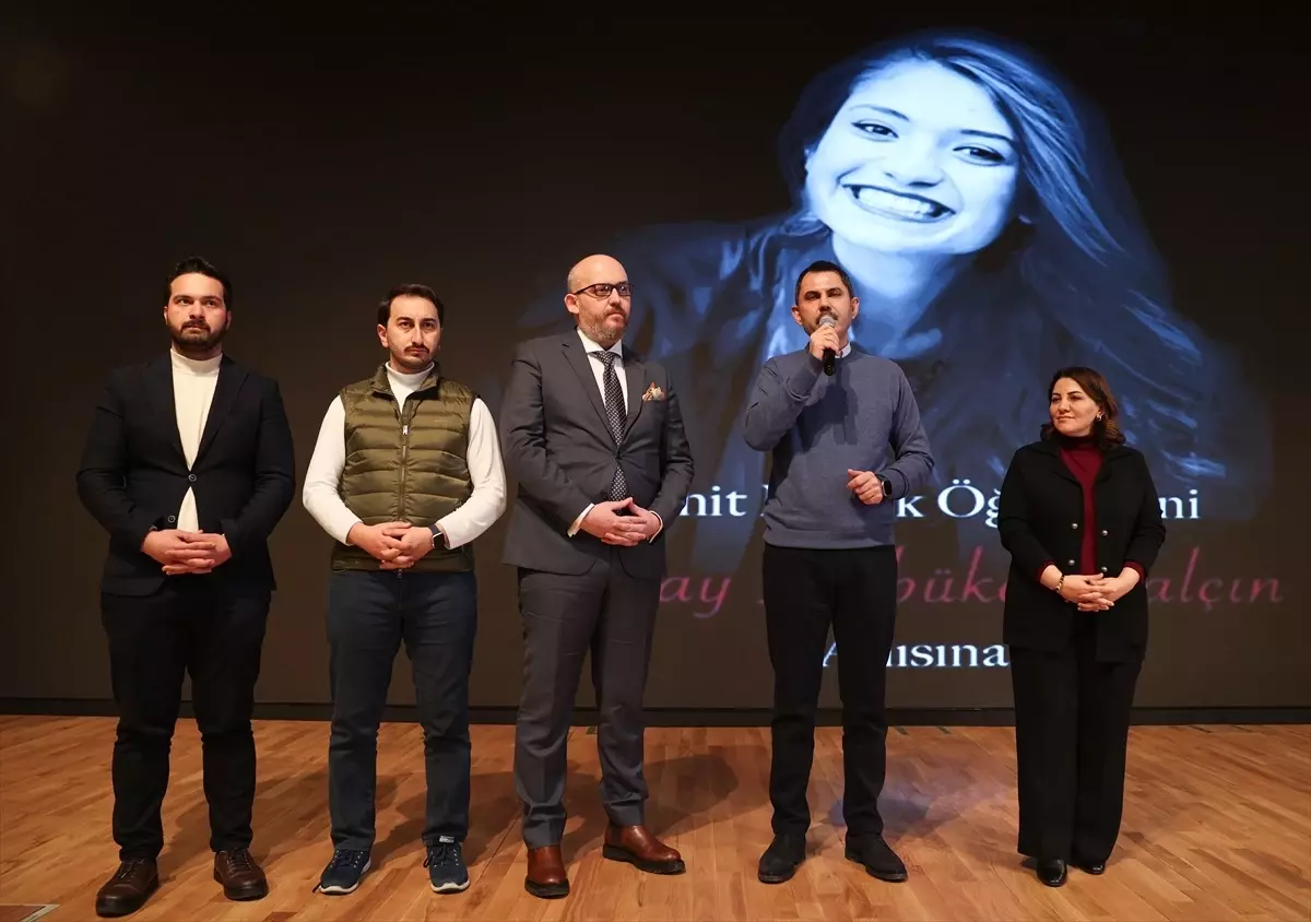 Murat Kurum, Aybüke öğretmenin hayatını anlatan film gösterimine katıldı