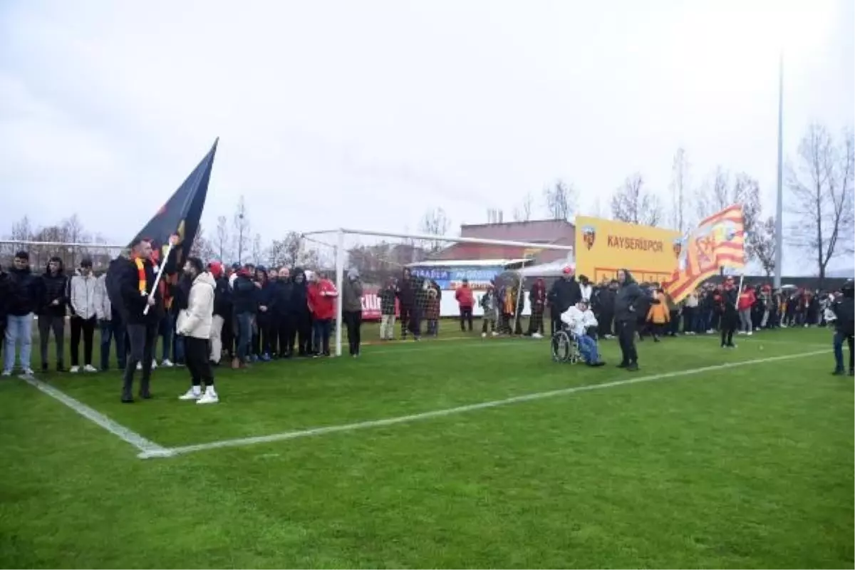Kayserispor Taraftarlarından Moral Ziyareti