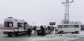 Afyonkarahisar'da trafik kazası: 5 kişi yaralandı