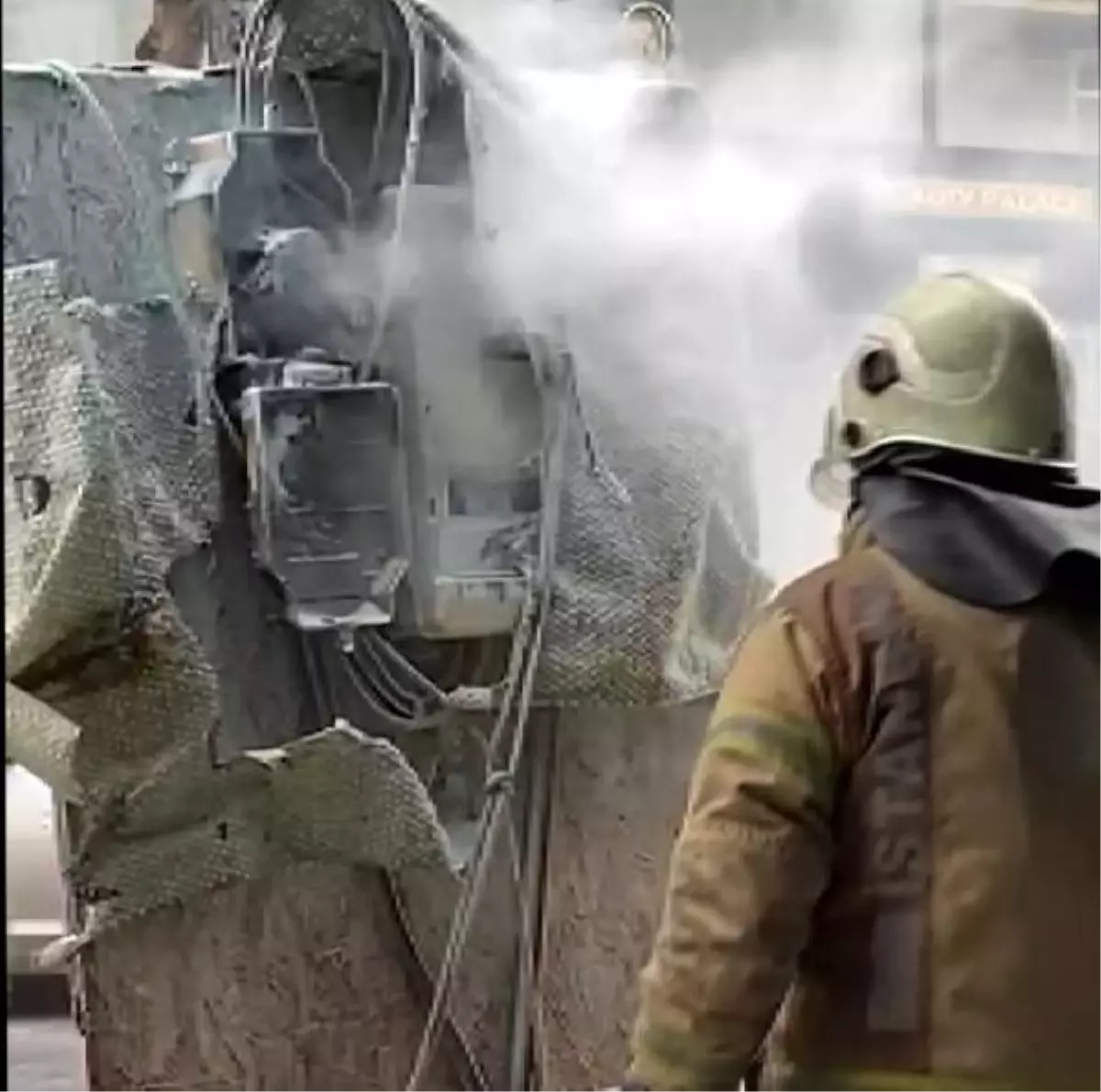 Avcılar'da Elektrik Panosunda Patlama ve Yangın Çıktı