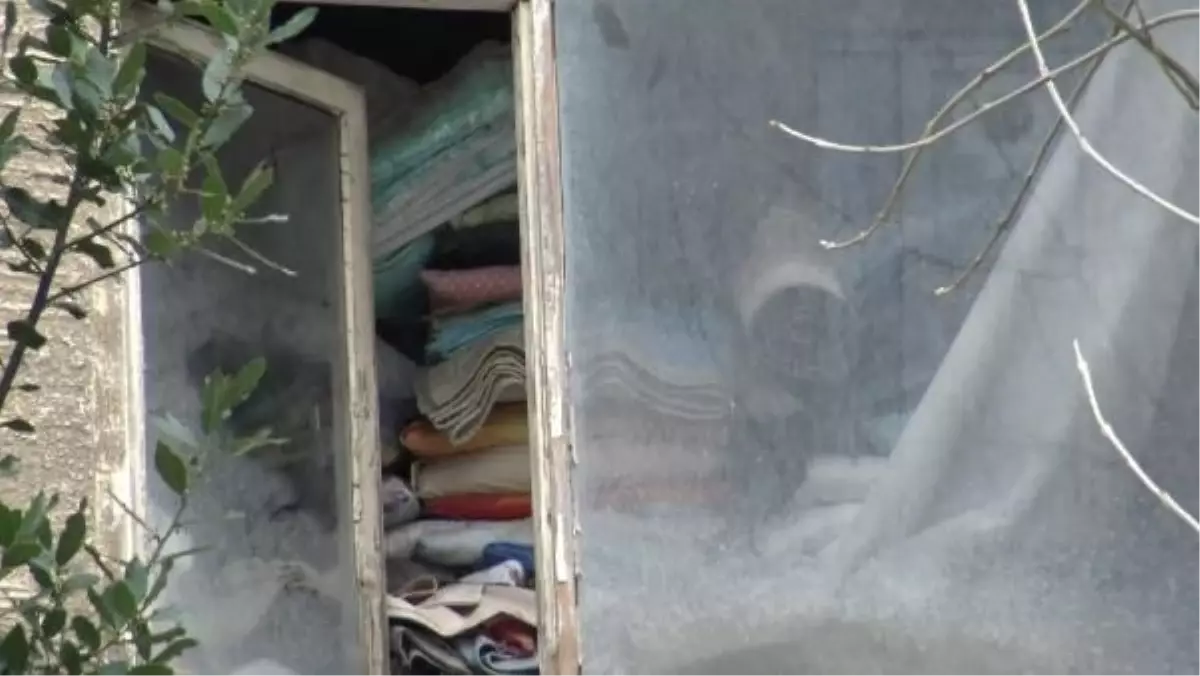 Avcılar'da 'Çöp Ev' Şikayeti