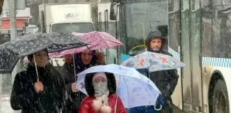 Çorlu'da Öğle Saatlerinde Kar Yağışı