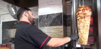 Depremde evini ve iş yerini kaybeden esnaf yeniden hayata tutundu