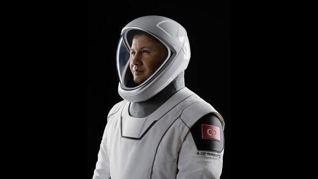 İlk Türk astronot Alper Gezeravcı, Uluslararası Uzay İstasyonu'nda bitki deneyine başladı