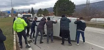 Tokat'ta Ters Dönen Otomobil Yardımla Düzeltildi