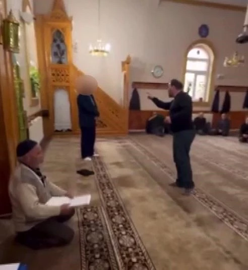 Kuran-ı Kerim'e ayağıyla basan kişiden garip savunma: Farkında değildim