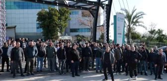 Adana'da 2 Aydır Maaşlarını Alamayan İşçiler Eylem Yaptı