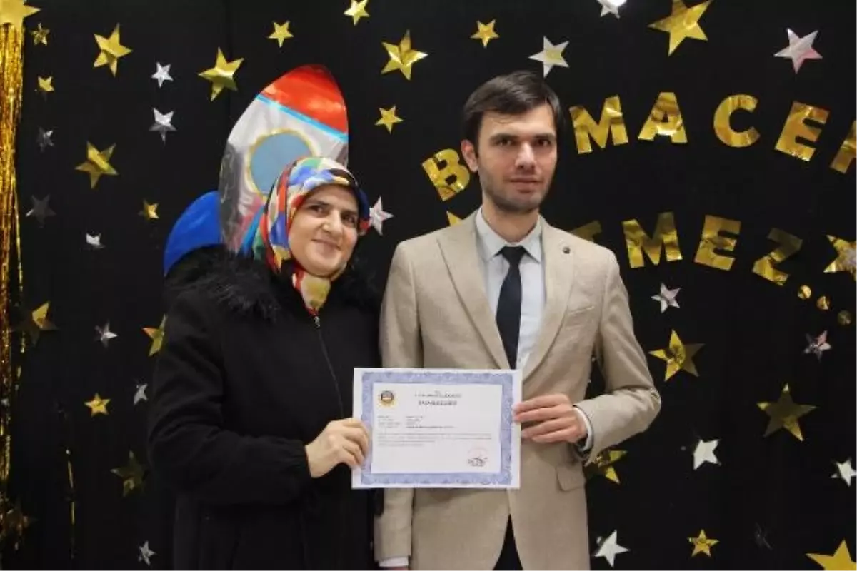 Otizmli Müzik Öğretmeni Kerem Bayrak, Başarı Belgesini Aldı