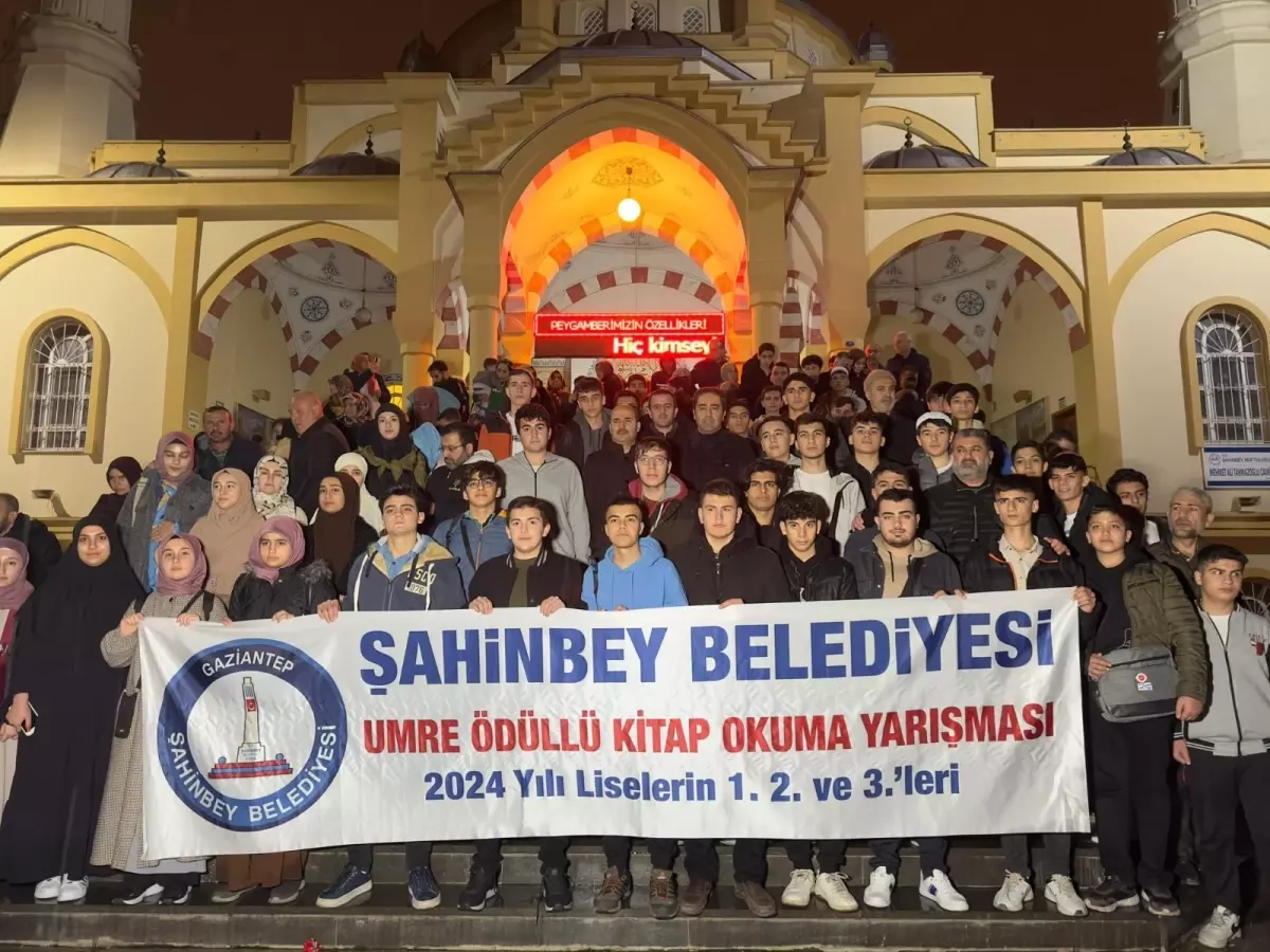 Şahinbey Belediyesi 174 Öğrenciyi Umre'ye Uğurladı